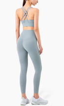 Conjunto de Yoga Feminino de Verão com Duas Peças: Top de Yoga com Costas Cruzadas em Nylon, Legging e Top Esportivo para Pilates e Fitness. Ideal para Pilates e Fitness.